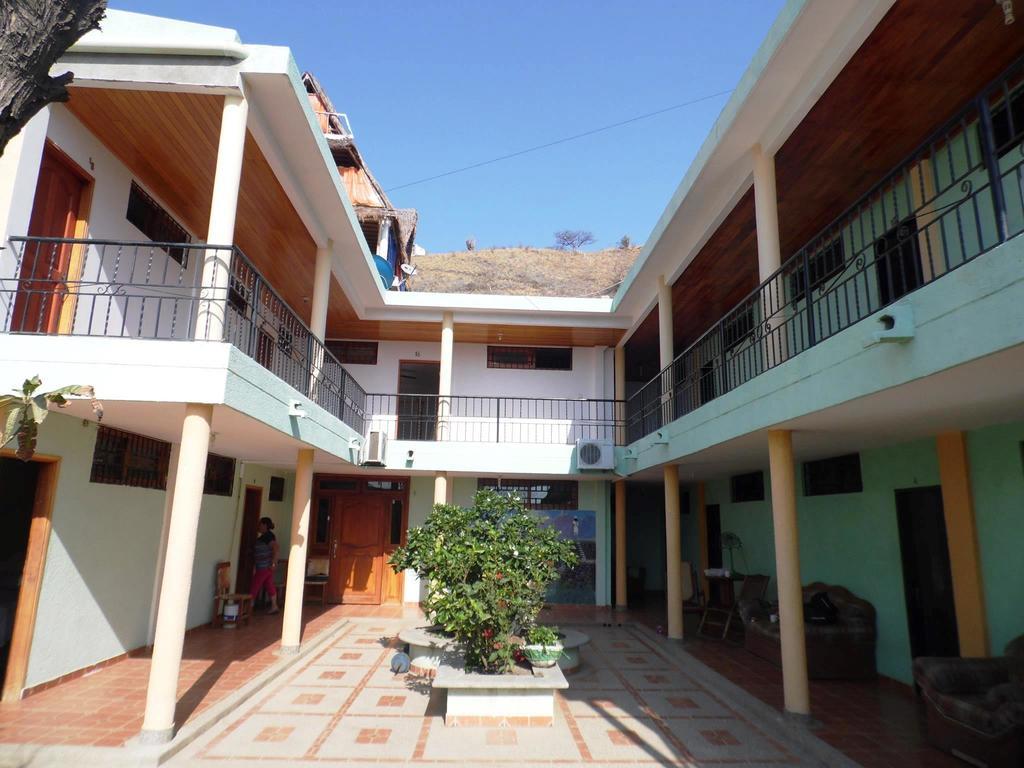 Hostal Dumbira Таганга Екстер'єр фото